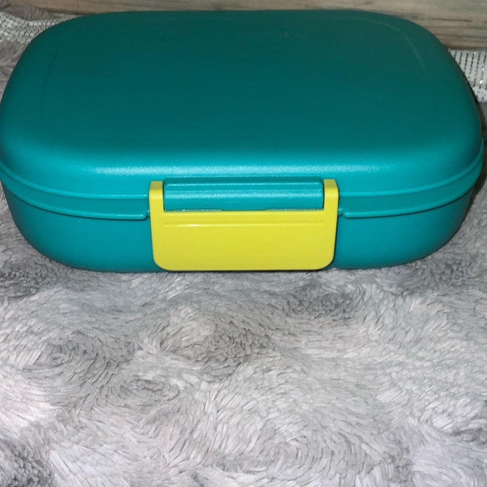 Tupperware Aqua Lunch Container